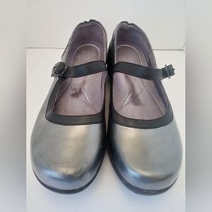 Dansko Misty Metallic Nappa Mary Janes Size 42 Pewter Womens ShoesUS Size 11.5
